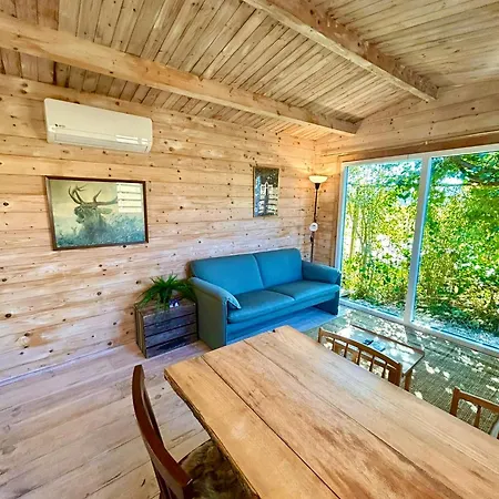 Prázdninový dům New Charming Scandinavian Eco House With Garden And Jacuzzi