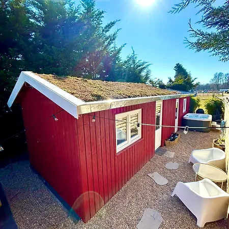 Charming Scandinavian Eco House With Private Garden And Jacuzzi Between Amsterdam Haarlem And Schiphol Airport Hébergement de vacances Vijfhuizen