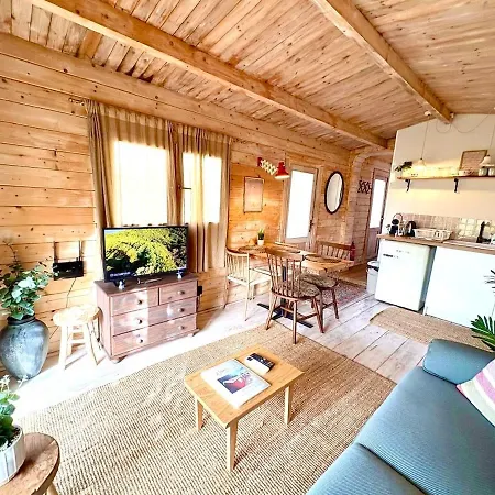 New Charming Scandinavian Eco House With Garden And Jacuzzi 펜션 *