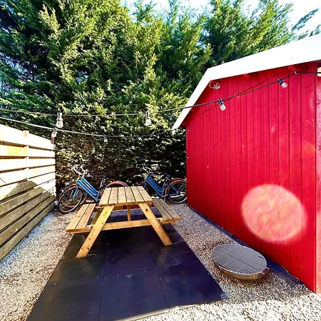 Charming Scandinavian Eco House With Private Garden And Jacuzzi Between Amsterdam Haarlem And Schiphol Airport Hébergement de vacances Vijfhuizen