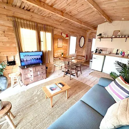 Charming Scandinavian Eco House With Private Garden And Jacuzzi Between Amsterdam Haarlem And Schiphol Airport Hébergement de vacances *