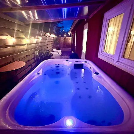 Charming Scandinavian Eco House With Private Garden And Jacuzzi Between Amsterdam Haarlem And Schiphol Airport Hébergement de vacances *