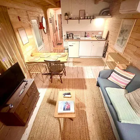 Hébergement de vacances Charming Scandinavian Eco House With Private Garden And Jacuzzi Between Amsterdam Haarlem And Schiphol Airport