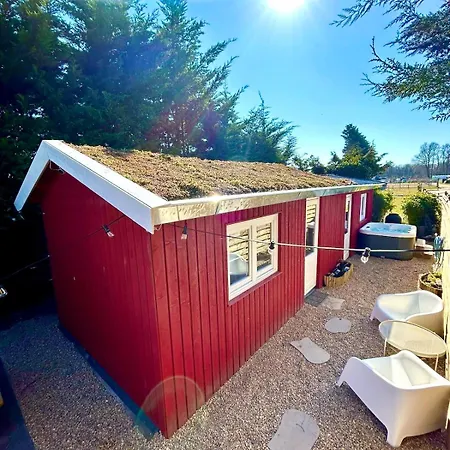 Hébergement de vacances Charming Scandinavian Eco House With Private Garden And Jacuzzi Between Amsterdam Haarlem And Schiphol Airport