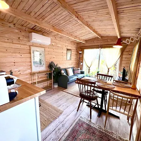 Hébergement de vacances Charming Scandinavian Eco House With Private Garden And Jacuzzi Between Amsterdam Haarlem And Schiphol Airport Vijfhuizen