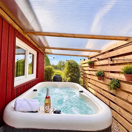 Charming Scandinavian Eco House With Private Garden&jacuzzi Between Amsterdam Haarlem&schiphol Airport