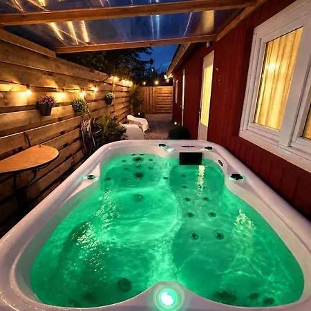 Charming Scandinavian Eco House With Private Garden&jacuzzi Between Amsterdam Haarlem&schiphol Airport Vakantiehuis