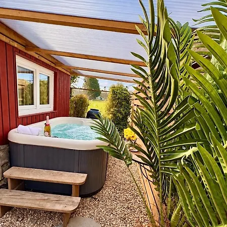 Charming Scandinavian Eco House With Private Garden&jacuzzi Between Amsterdam Haarlem&schiphol Airport Vakantiehuis *