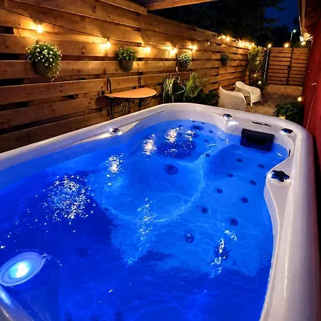 Charming Scandinavian Eco House With Private Garden&jacuzzi Between Amsterdam Haarlem&schiphol Airport Vakantiehuis