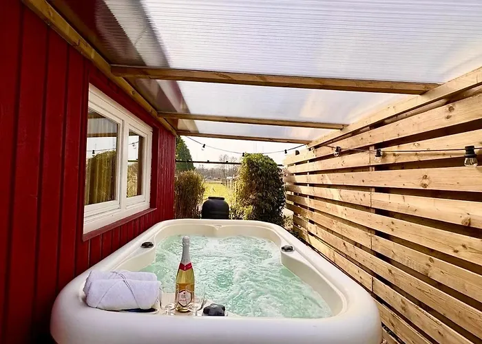 펜션 New Charming Scandinavian Eco House With Garden And Jacuzzi *