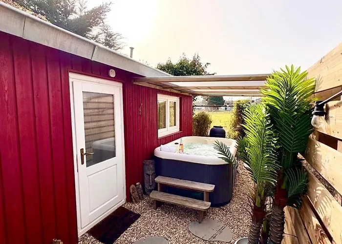 New Charming Scandinavian Eco House With Garden And Jacuzzi 펜션 *