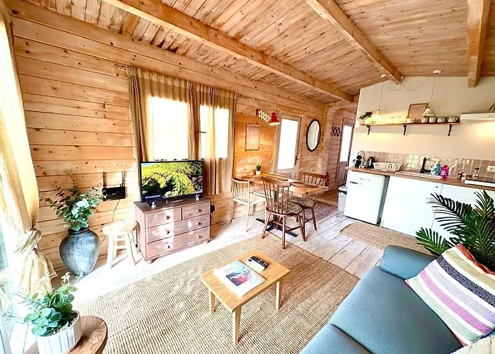 New Charming Scandinavian Eco House With Garden And Jacuzzi 펜션 *