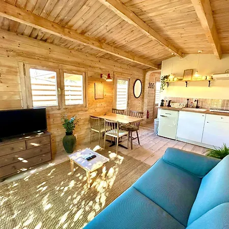 펜션 New Charming Scandinavian Eco House With Garden And Jacuzzi *