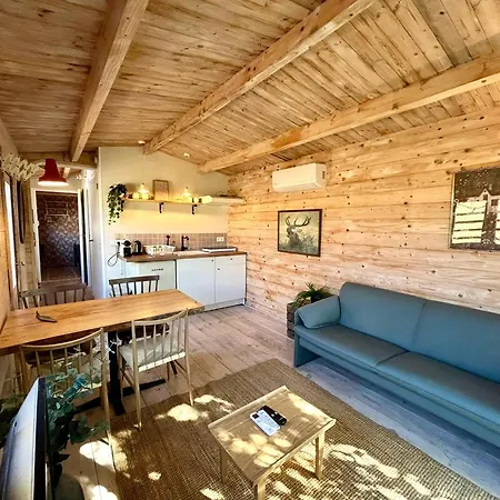 펜션 New Charming Scandinavian Eco House With Garden And Jacuzzi *